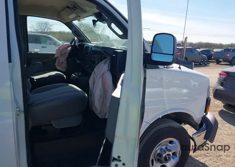 2025 GMC Savana Passenger Rwd 3500 Extended Wheelbase Lt z USA, uszkodzony, nr VIN 1GJZ7PFP6S1169901